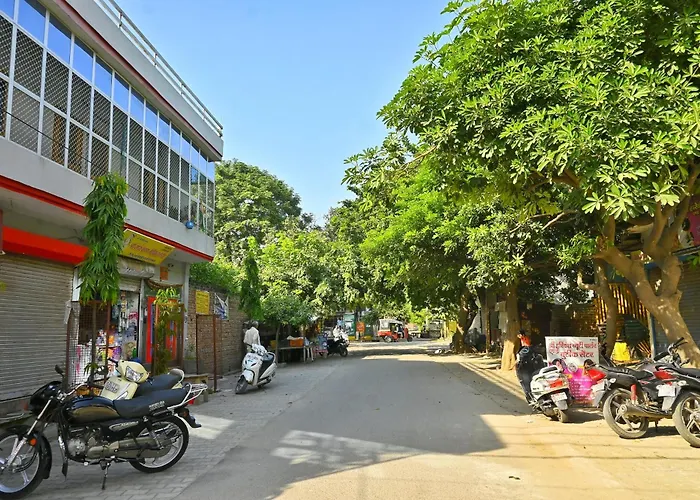 Pitambara Dham Hotel Vrindavan