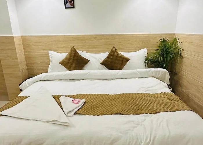 Hotel Relax In - Noida Sector 18