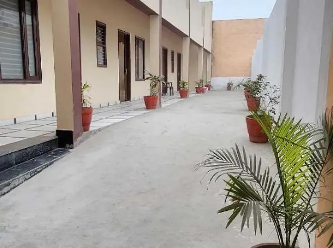 Hotel Panipat Town House