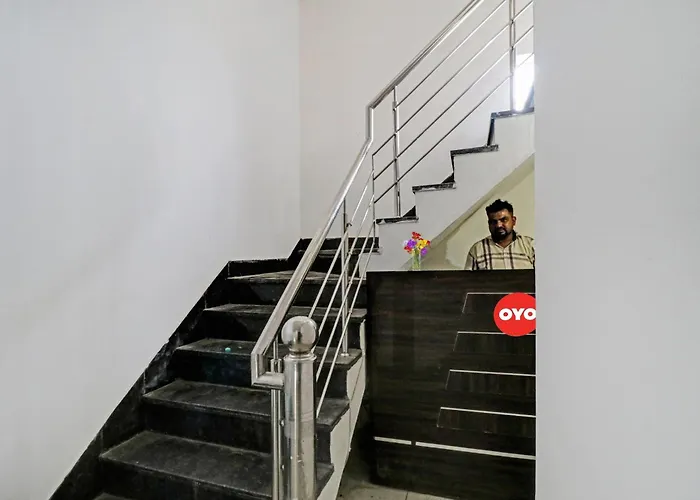 OYO Flagship Hotel Royal Inn