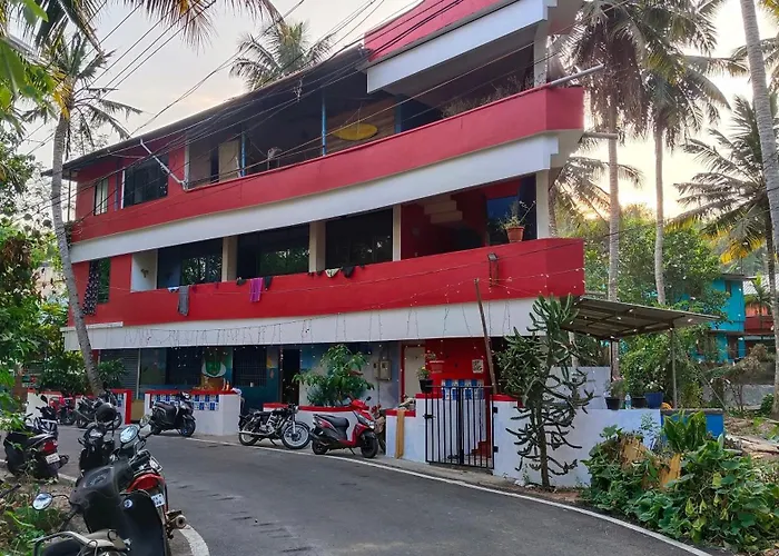 Abhi'S Cafe Avaduthura Kovalam