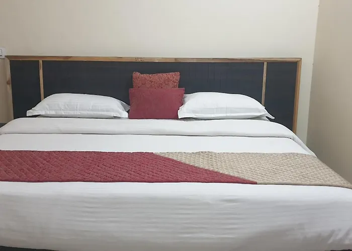 Maple Leaf Hotel