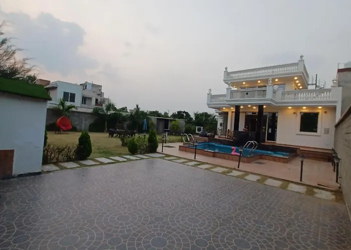 Greystone Villa, Swiming Pool , Bbq , Big Garden, Pool Table, Party Speaker, Bathtub, Kitchen, 15Mins To Golden Temple