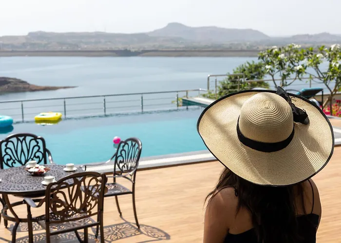 Lake Arches By Stayvista - 4Bhk Villa With Infinity Pool & Alfresco Dining