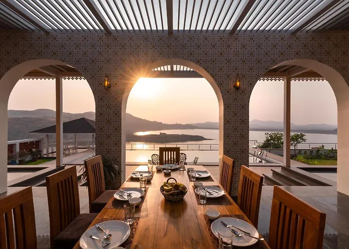 Lake Arches By Stayvista - 4Bhk Villa With Infinity Pool & Alfresco Dining