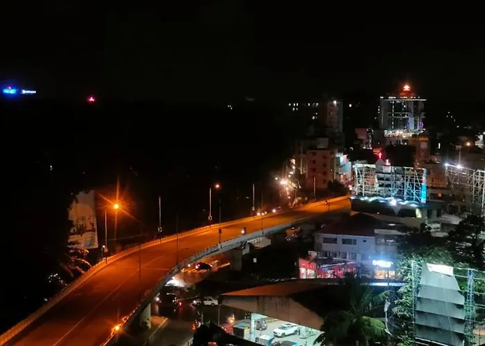 Luxurious Apartment With A Pool And Gym Near Trivandrum Railway Station