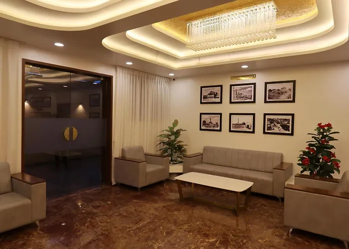 Four Petals Executive By Lhms