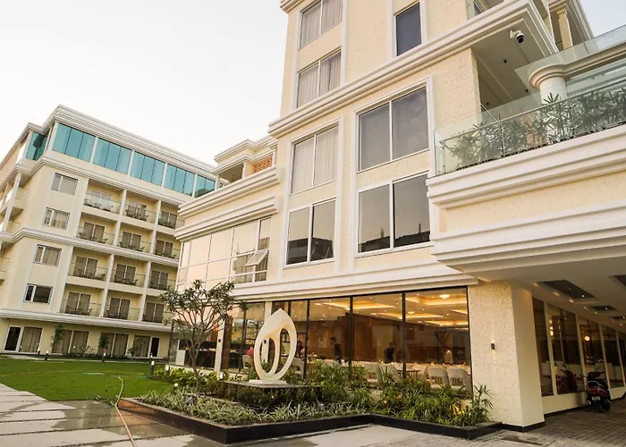 Antique Regency !! Luxurious Hotel In Digha !!