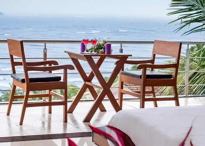 Staymaster Edge Water - 4Bhk Private Pool Villa With Sea Views In Nerul - Goa