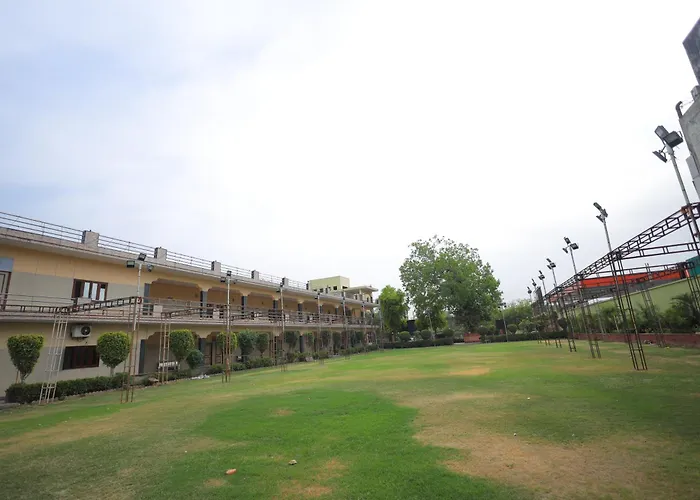 Hotel Mukund Priya- Near Krishna Janam Bhoomi