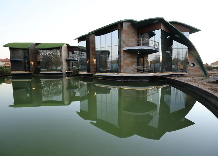 Neonz Resort & Club