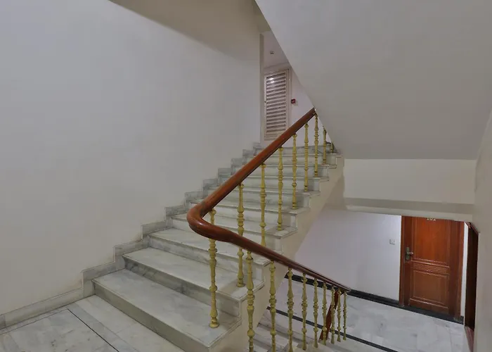 Hotel Yadgar - Near Railway Station Surat