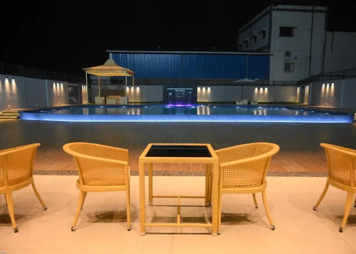 Golden Park Hotel & Resort