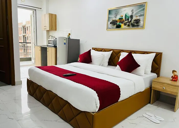 The Lodgers Studio Apartment Infront Of Artemis Hospital Gurugram