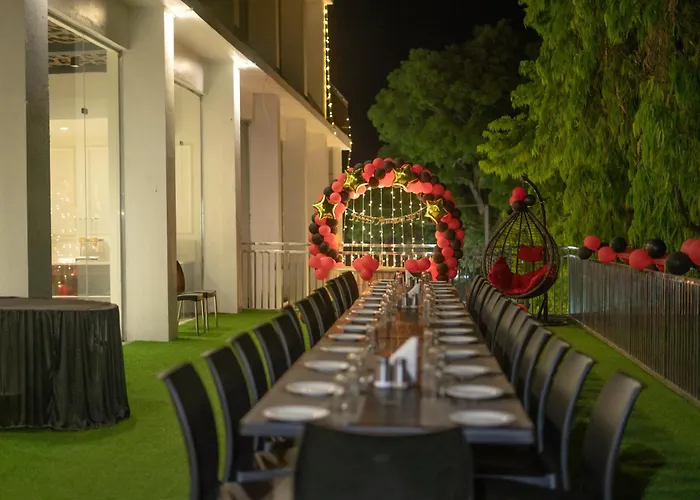 Hotel Makhan Vihar
