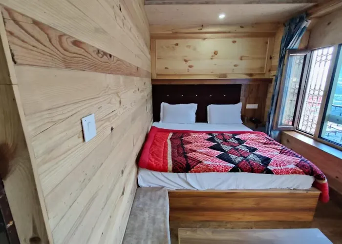 Goroomgo Vinayak Mall Road Lake View Nainital - Luxury Room - Best Hotel In Nainital