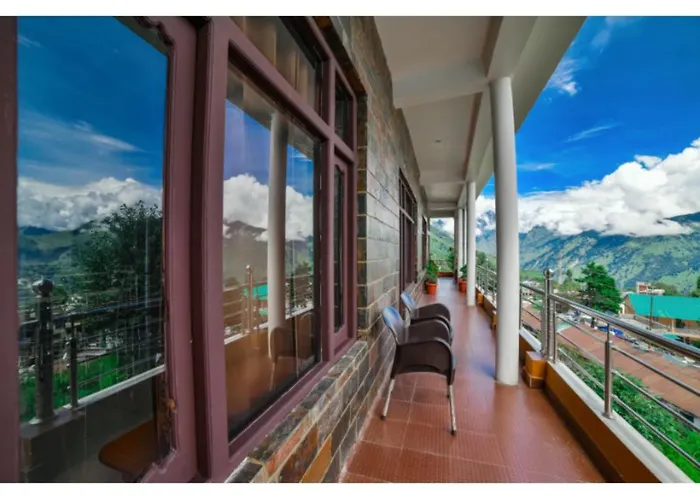 Goroomgo Bala Paradise Munsyari - Himalayan View Room