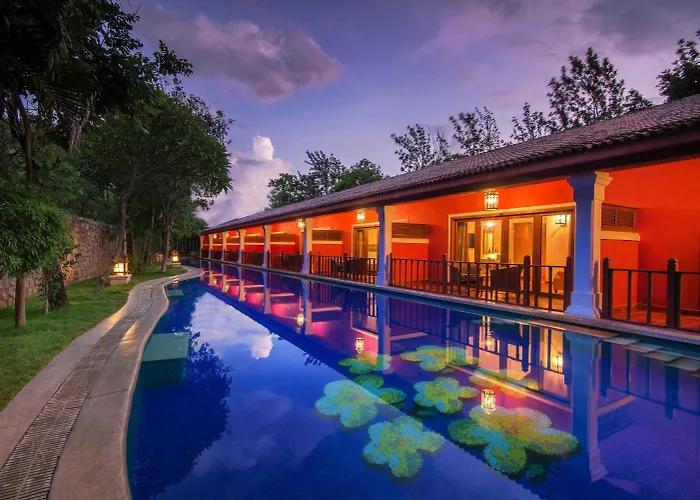 Lagoon Bay Hotel At Leonia