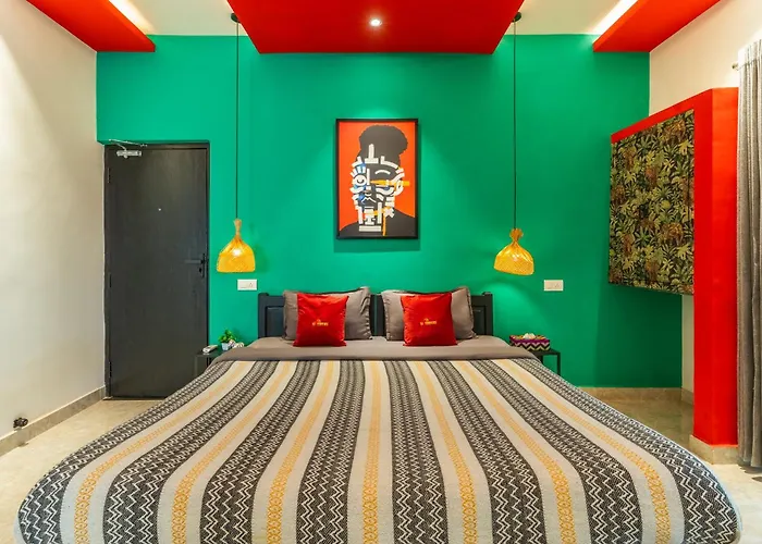 Whoopers Boutique Hotel Morjim