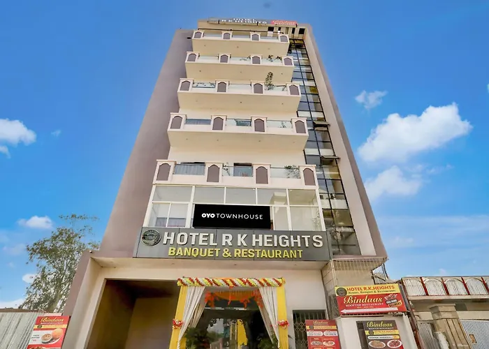 Oyo Townhouse Hyderabad Gate Iit Bhu Formerly Rk Heights