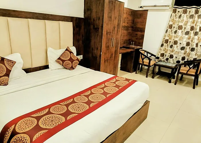 Hotel Le Grand Near Igi Airport
