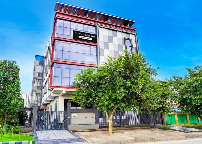 Super Townhouse Oak Sector 116 Noida