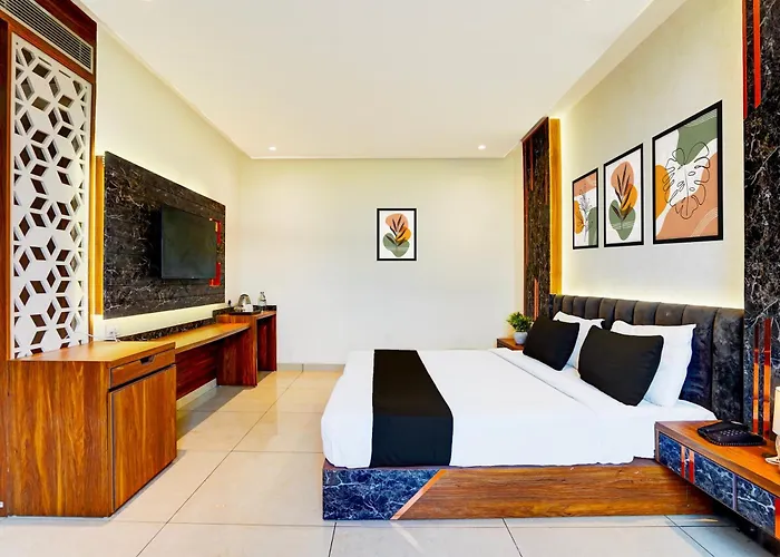 Super Townhouse Oak Sector 116 Noida
