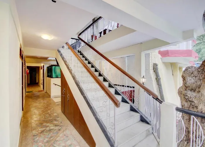 Goroomgo Gp Lake View Mall Road Nainital - Prime Location & Luxury Room - Excellent Customer Service Awarded