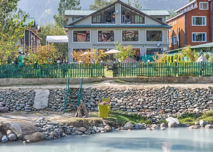 Hotel River View Resort