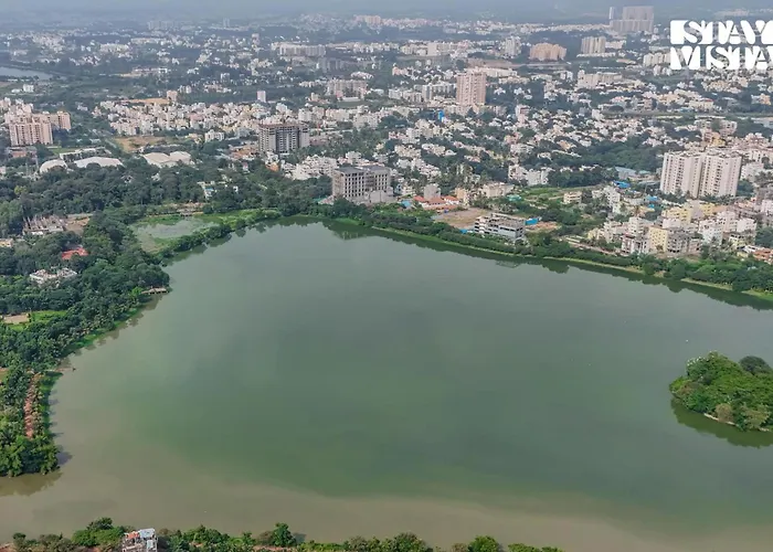 The Lakeshore By Stayvista - 3Bhk Lake-View Villa With Garden