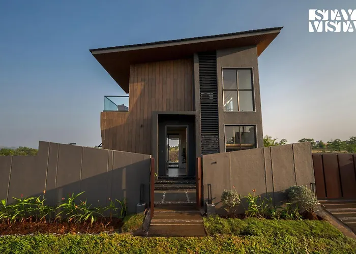 Villa De Suku By Veo, Stayvista - 3Bhk With Mountain View & Garden