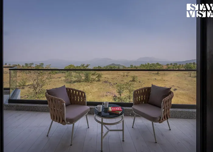Villa De Suku By Veo, Stayvista - 3Bhk With Mountain View & Garden
