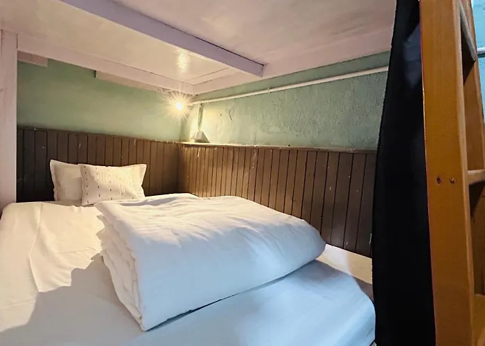 Pathfinder'S Nest Hostel