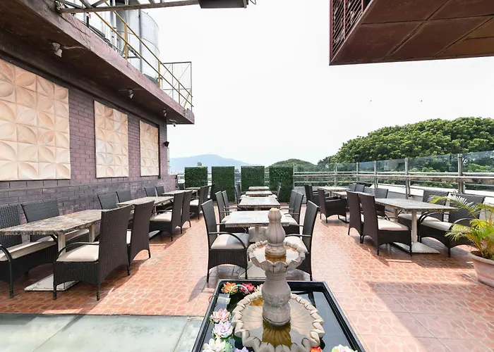 Hotel Roopa