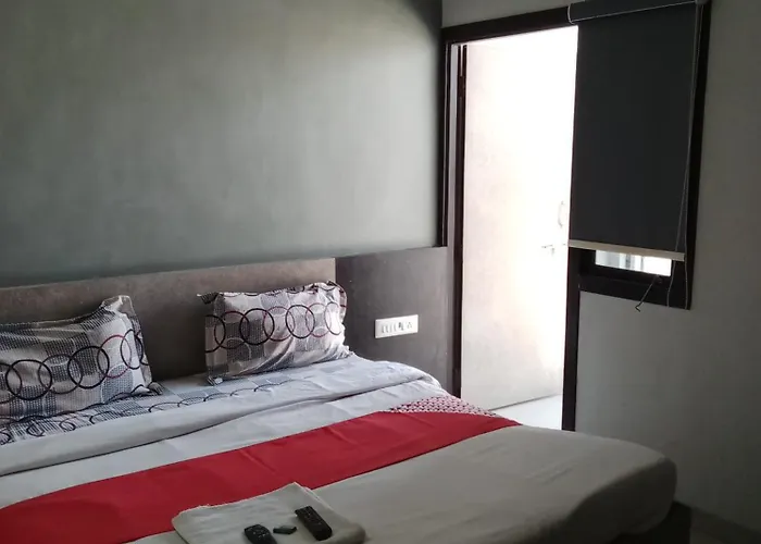 Hotel Cm Palace & Guest House & P.G Rooms