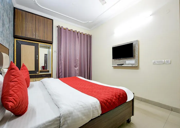 Hotel Mayank Plaza-Near Igi Airport Terminal-3