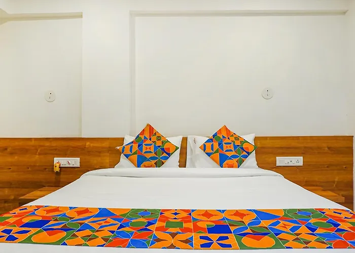 Fabhotel Royal Palace Inn - Lal Mahal