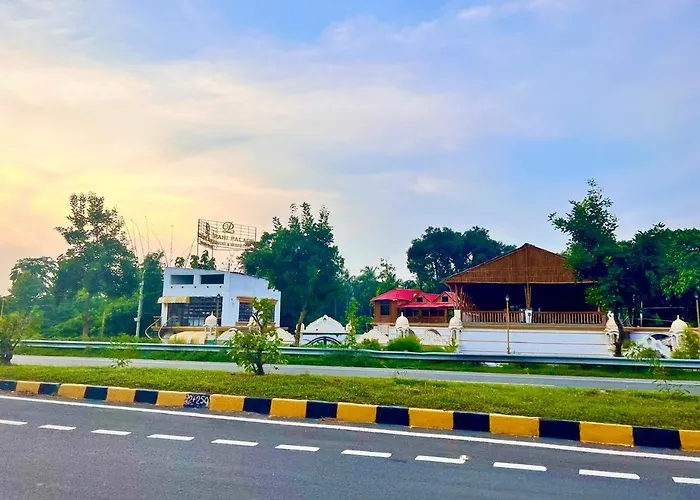 La Pahi Palace- Banquet And Resort