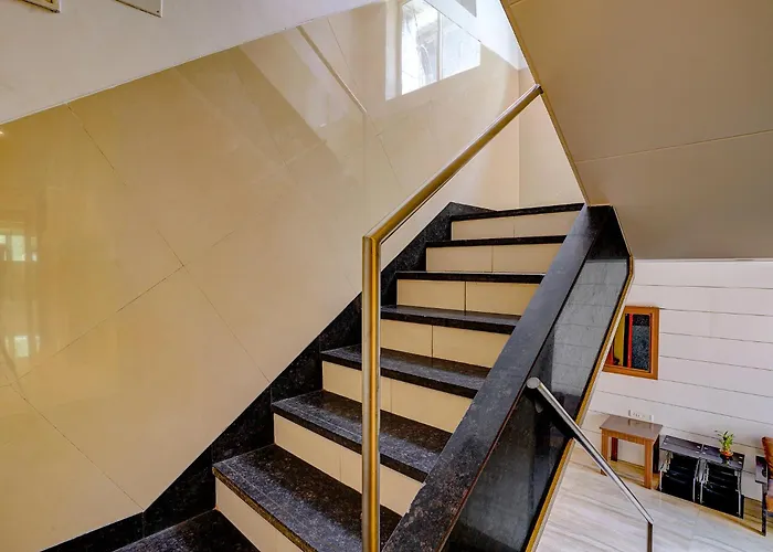 Fabhotel Starwood Residency - 100M From Dr Dy Patil Stadium Navi Mumbai