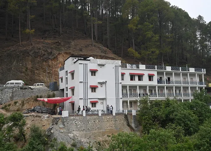 Pine Hills Resort And Restaurant