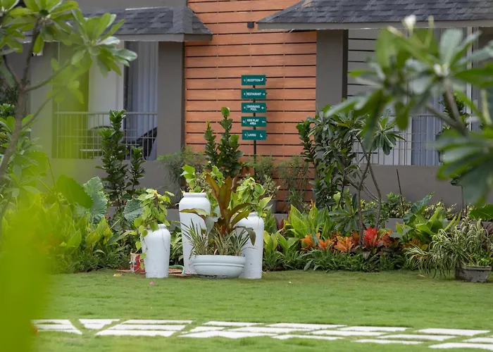 Stone Wood Hotel Amboli