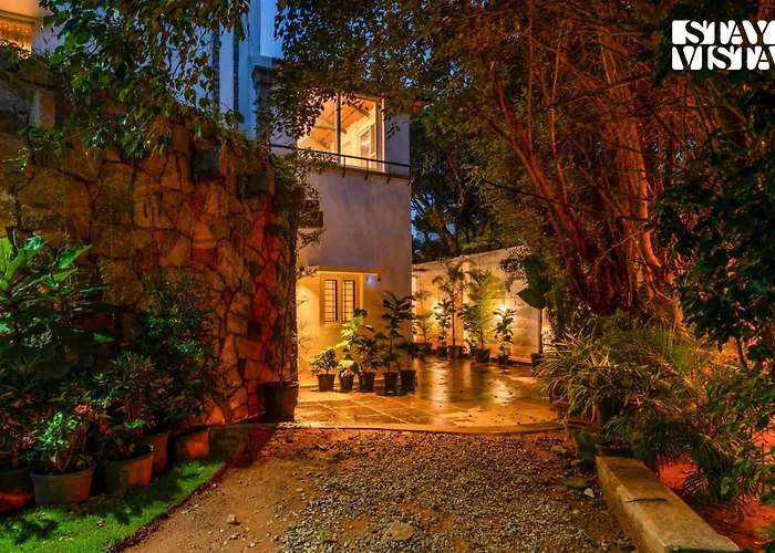 The Lakeshore By Stayvista - 3Bhk Lake-View Villa With Garden