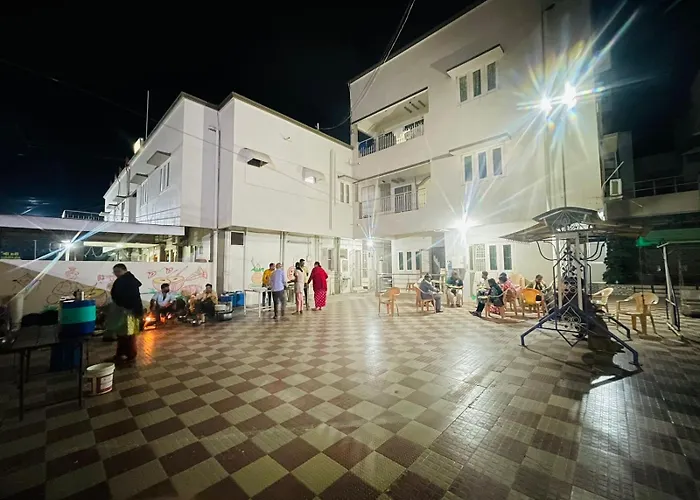 Hotel Rajdhani And Guest House Gujarat - Best Family Hotel In Halol Near Pavagadh And Halol Gidc