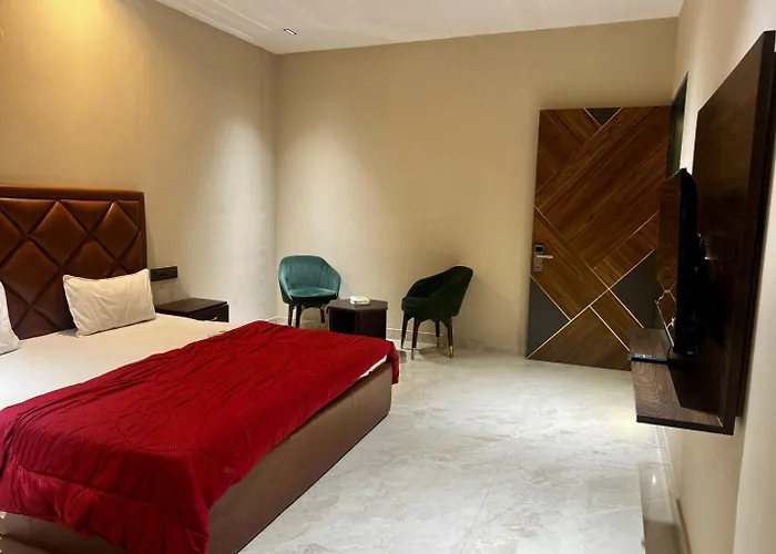 The Pearl Hotel Sirsa
