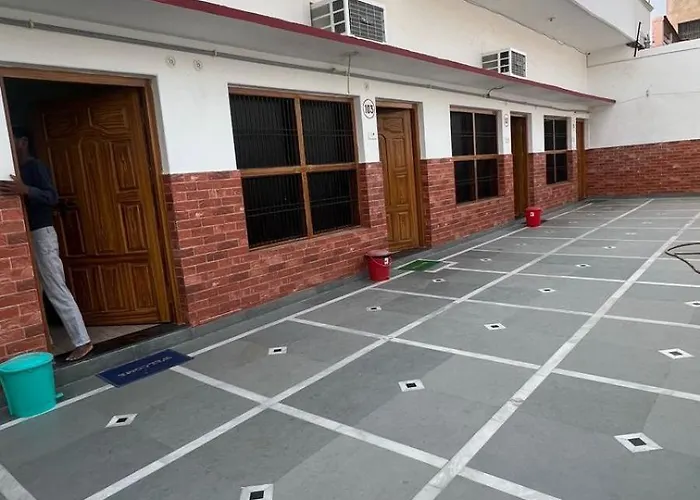 Hotel Vijay Palace- Near Ram Mandir Ayodhya