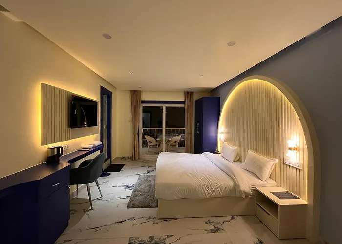 Spruce Hill Hotel & Restro