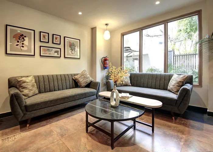 Saltstayz Select - Golf Course Road & Sector 27