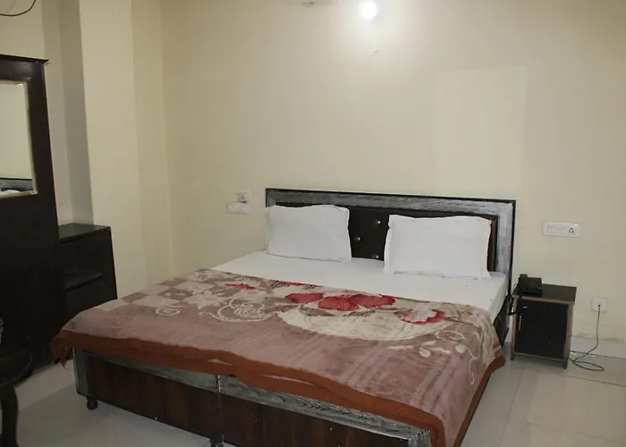 Hotel Diamond Leaf