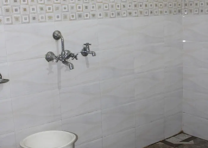 Hotel Diamond Leaf