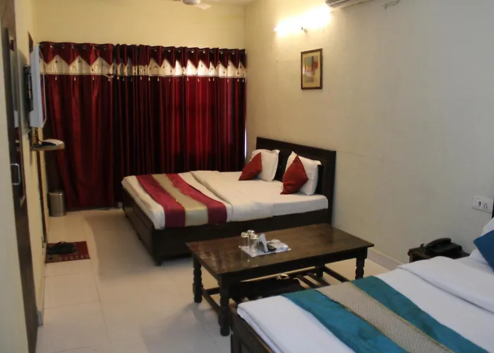 Hotel Diamond Leaf